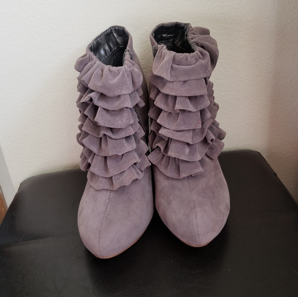 Fahrenheit Ruffle Ankle Boot - Picture 3 of 8